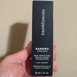 bareMinerals BAREPRO Matte Liquid Foundation in FAIR 05 COOL Brand New